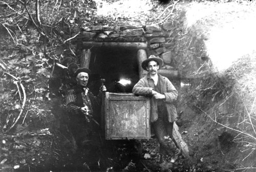 Crystal Cave Springfield Missouri - Old photo - Community Picnic
