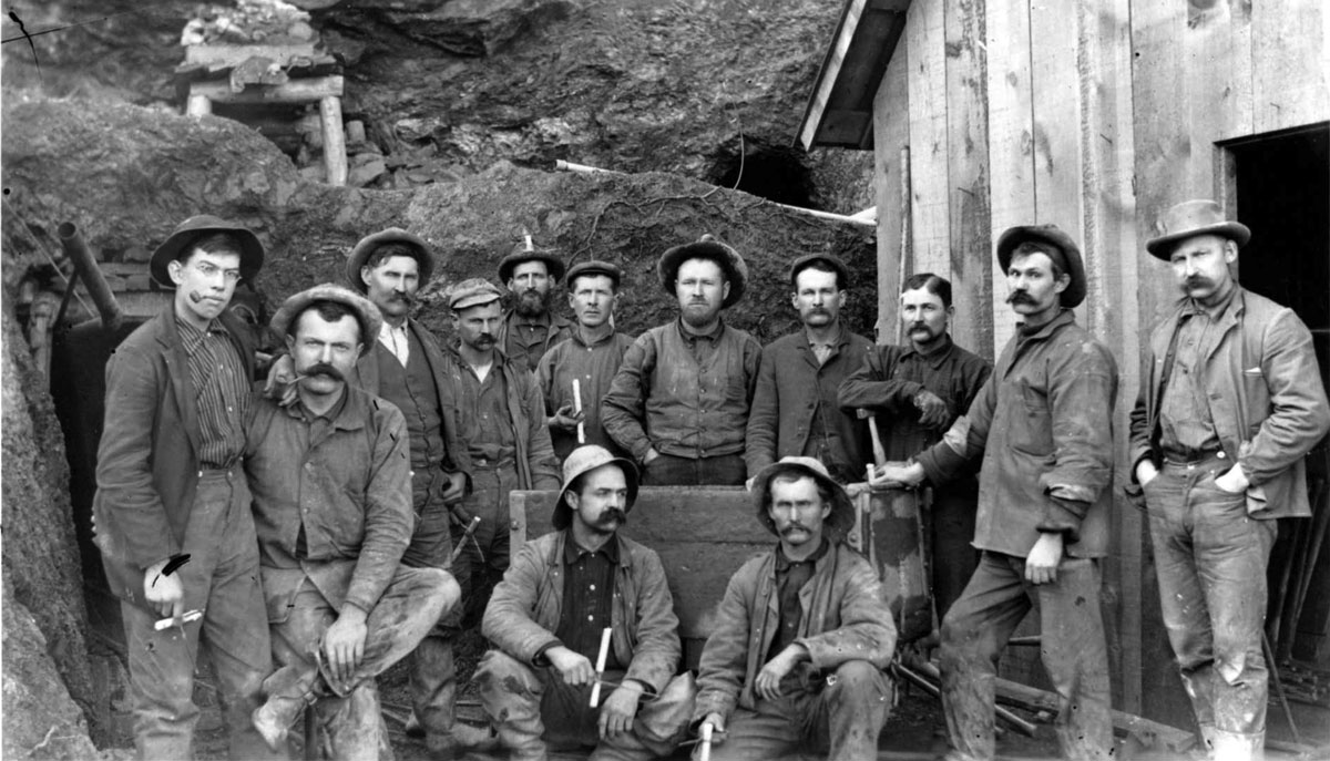 Crystal Cave Springfield Missouri - Old photo - Community Picnic