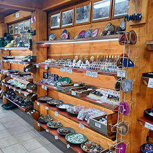 Gift Shop - Crystal Gold Mine Shop - Gold Mine Memorabila - Gifts - Tourist